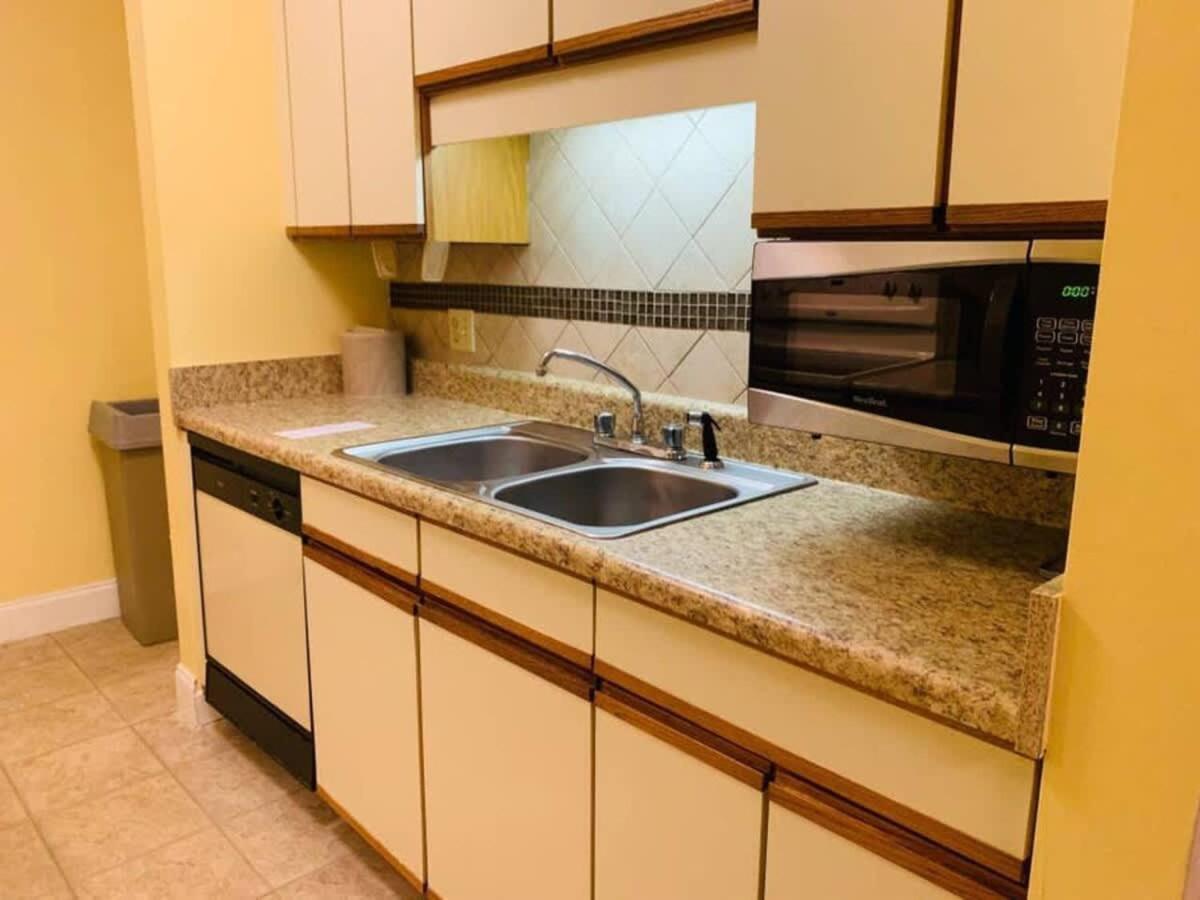 *Delightful Family Beach Retreat*Pool, Steps To The Sand*H32-3 Миртл-Бич Экстерьер фото